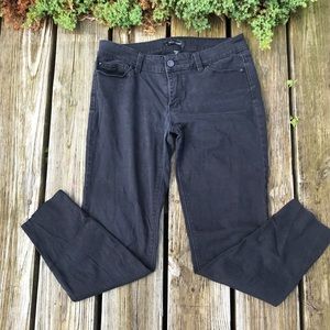 WHITE HOUSE/BLACK MARKET